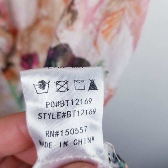 BUILT BY DREAMERS  Semi-Sheer Floral Longline Sleeveless Button Front Top size M - Picture 11 of 11